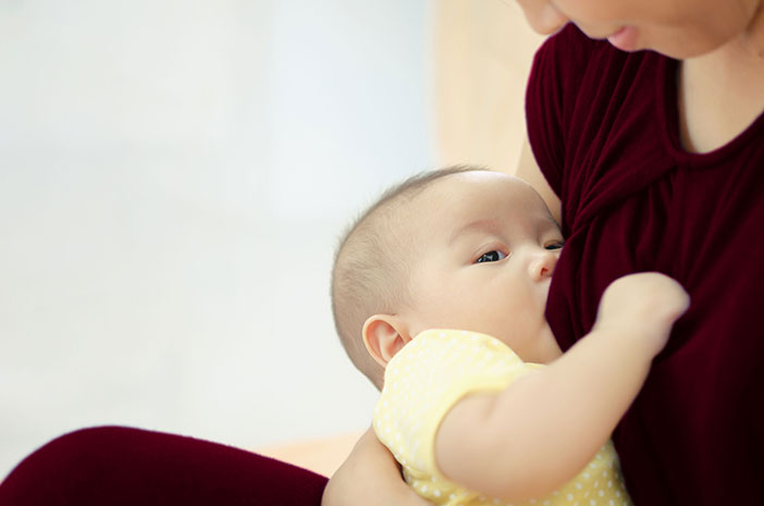 Cara Menjaga Kualitas ASI pada Bayi Usia 6-12 Bulan